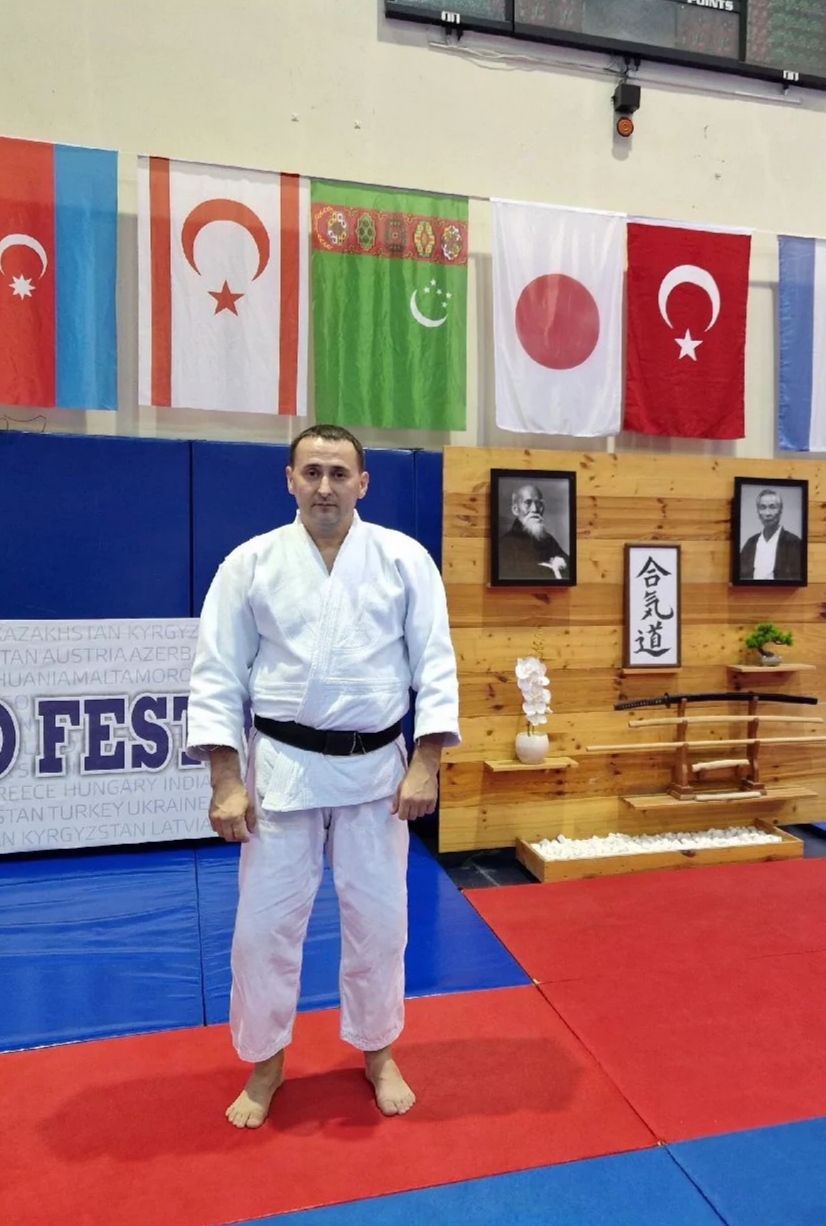  <span style="font-style: italic;"> </span><span style="font-weight: bold;">Yuriy Martynenko 6 Dan Eurasia Aikido Teknik direktör, uluslararası sınıf eğitmeni. Avrasya Aikido Organizasyonu Türkmenistan Temsilciliği Antrenörü </span><span style="font-weight: bold;"> </span> <br>
